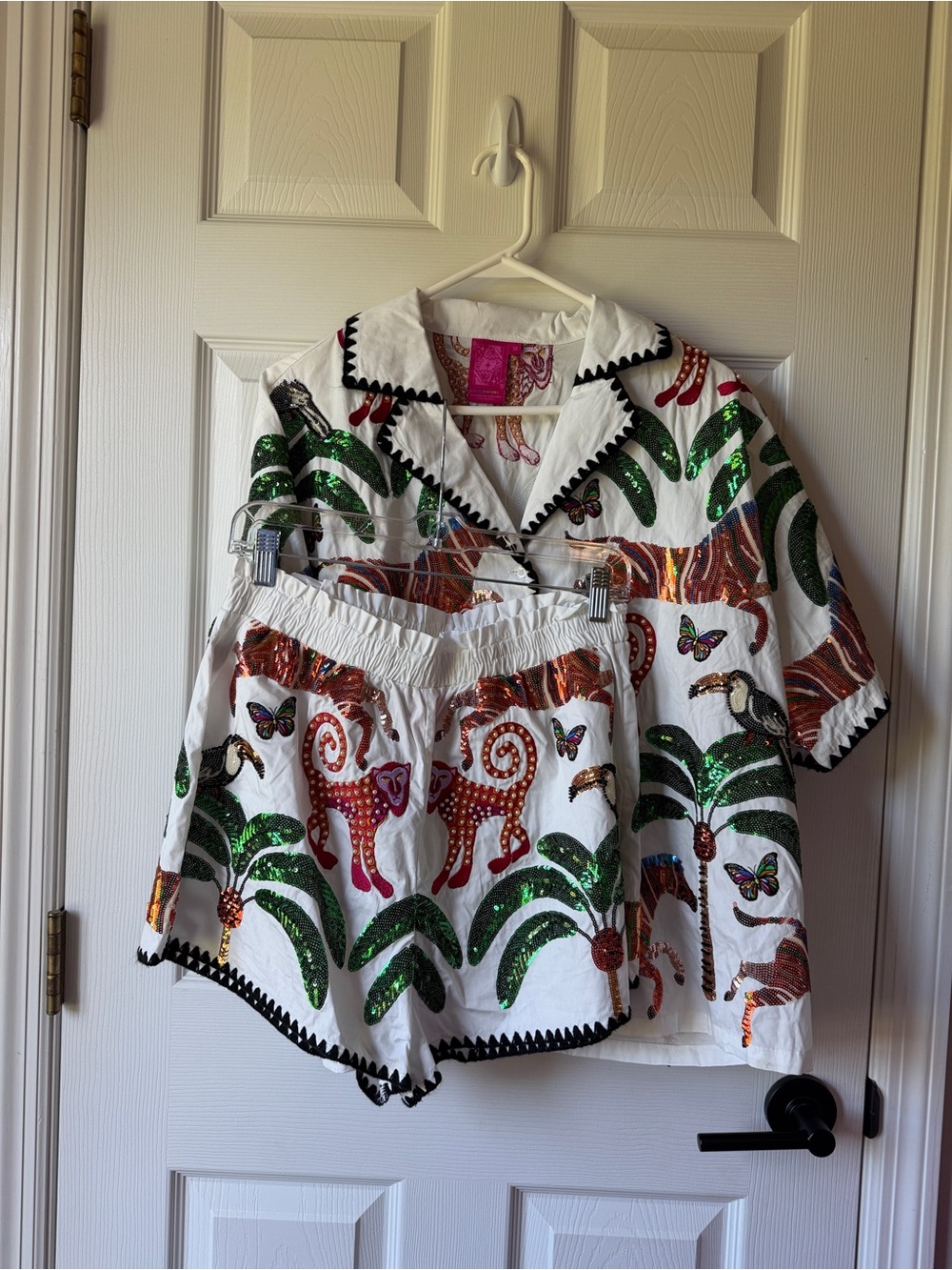 QUEEN OF SPARKLES White Sequin Tropical Animal Print Button-Down Set - medium
